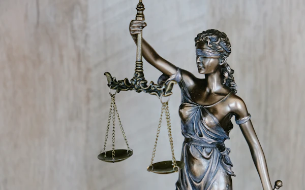Legal Advisory, Commercial Contracts & Regulatory Compliance services and verified professionals